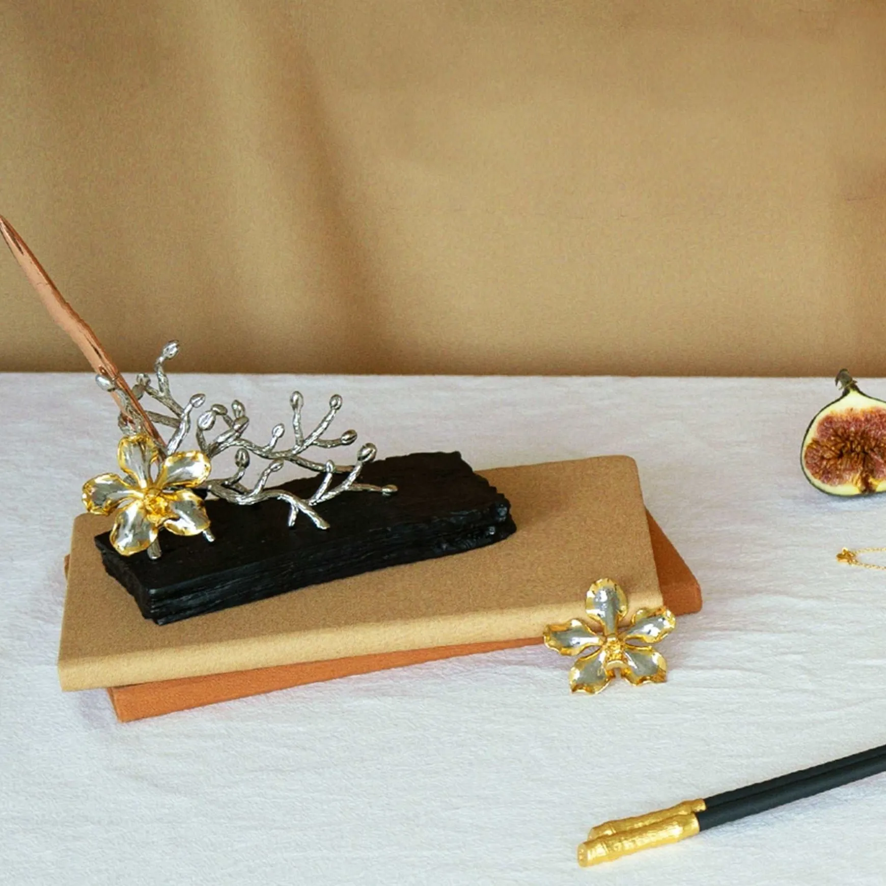 Garden Odyssey Groves Pen and Name Card Holder