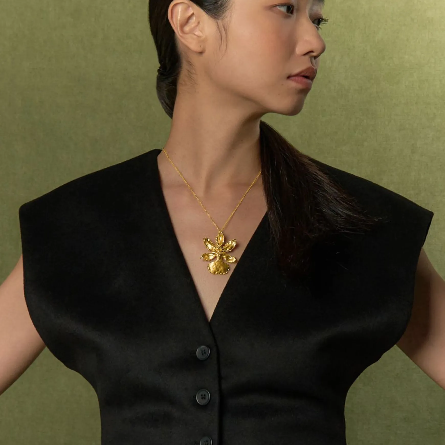 Oncidium Haematochilum Orchid Necklace cum Brooch in Gold