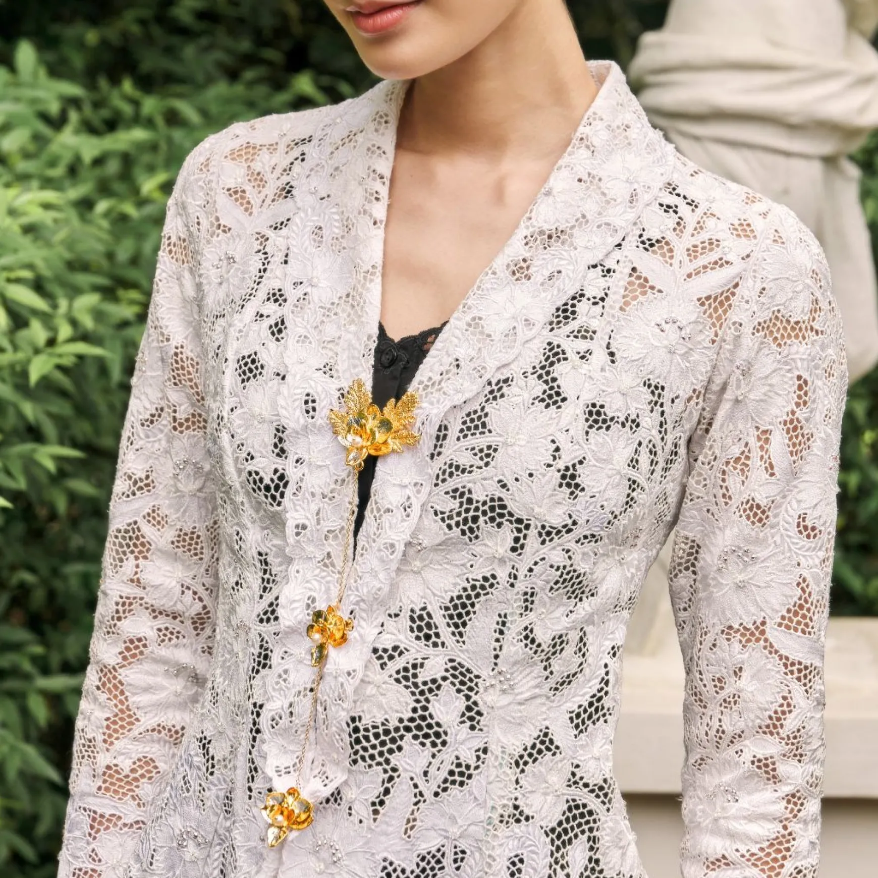 Orchid Kerongsang with Citronella Leaves in Gold, Palladium and Pearls
