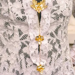Orchid Kerongsang with Citronella Leaves in Gold, Palladium and Pearls
