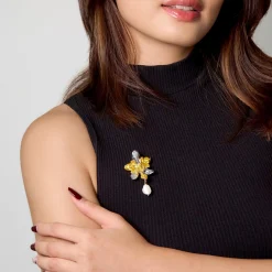 Phalaenopsis Cross Orchid Pearl Brooch