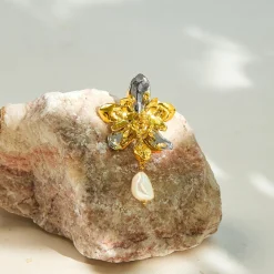 Phalaenopsis Cross Orchid Pearl Brooch