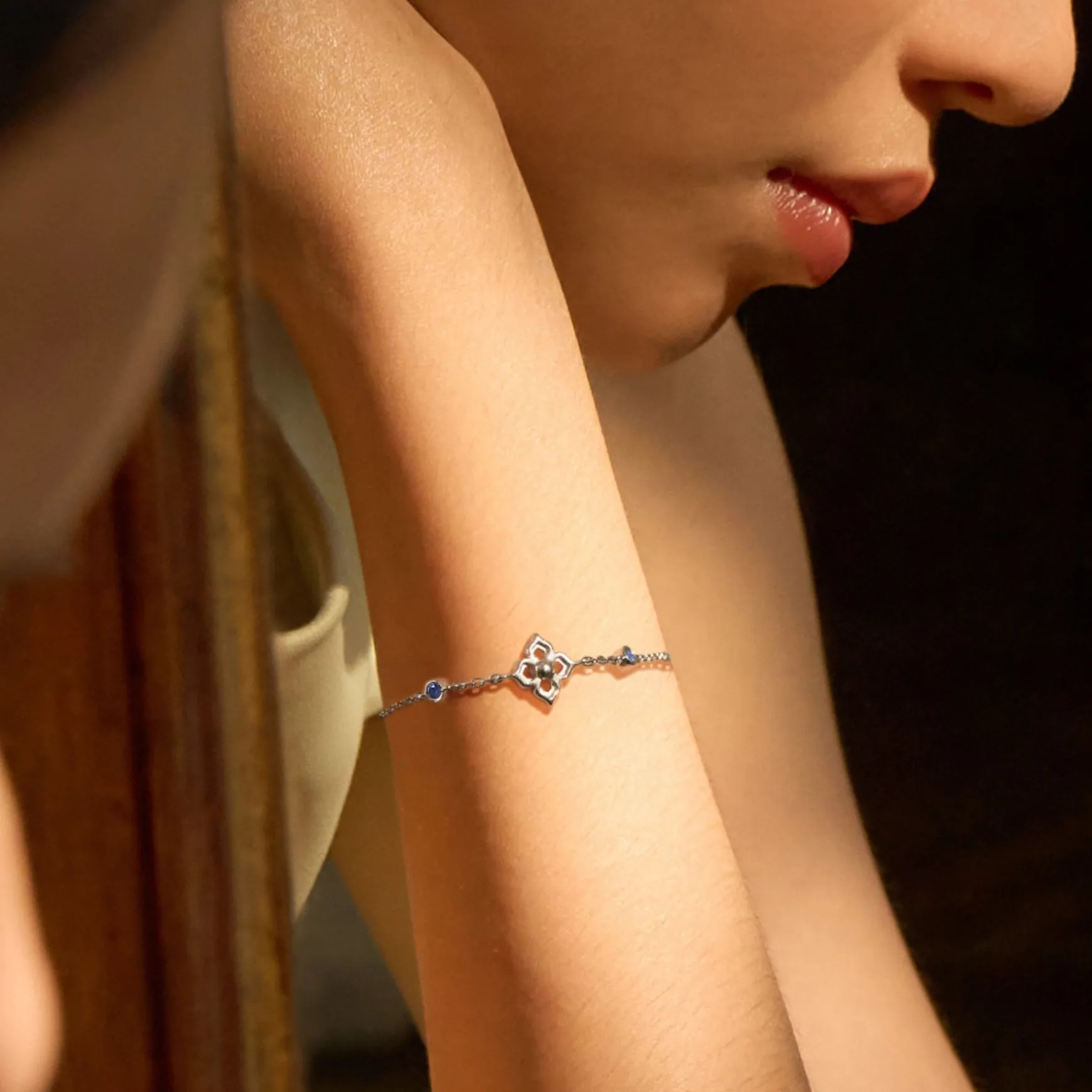 Timeless Nyonya Bracelet in Rhodium with Blue Sapphires
