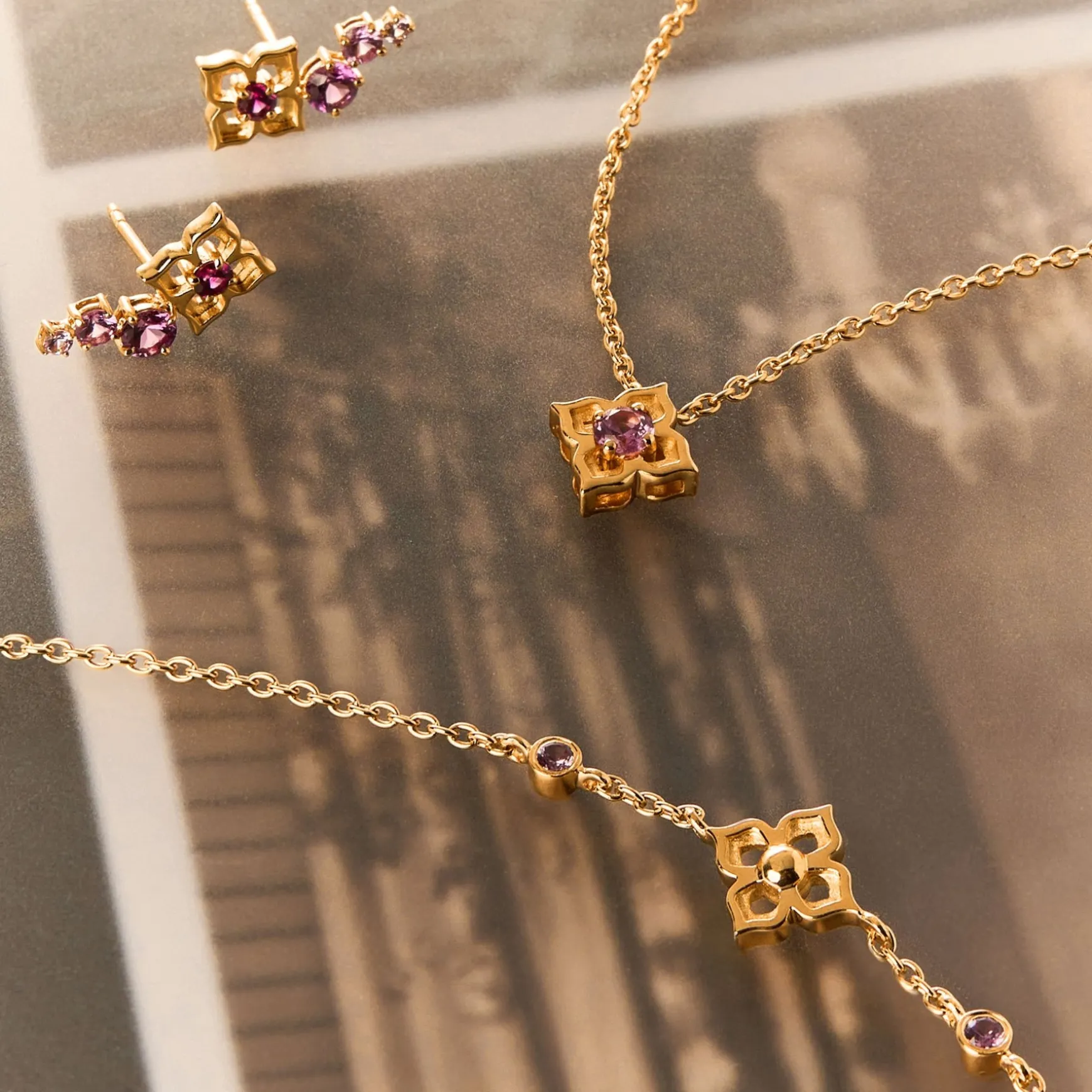 Timeless Nyonya Bracelet in Gold with Pink Sapphires