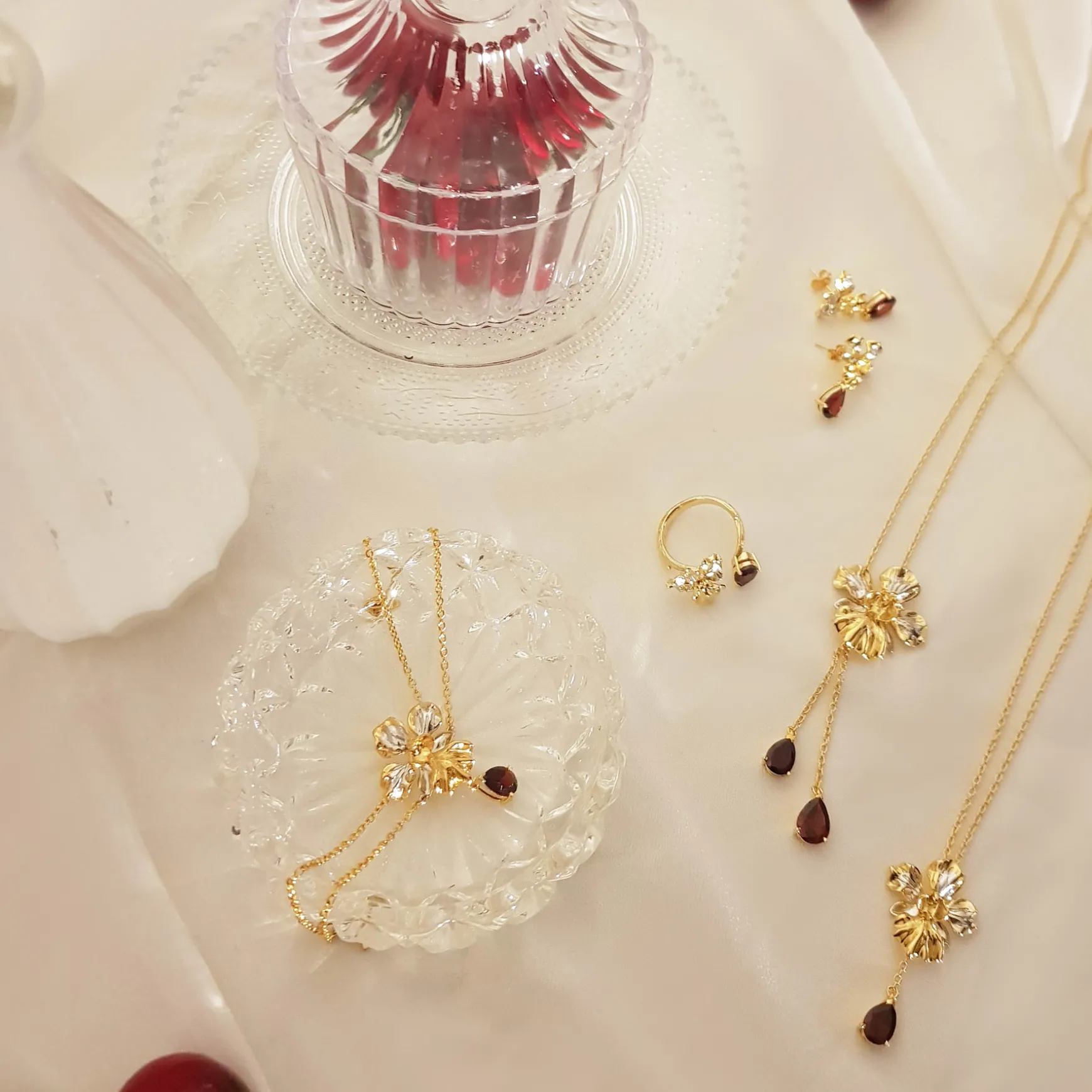 Vanda Miss Joaquim Heritage Necklace with Garnet