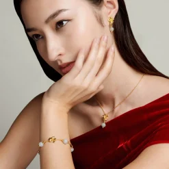 Vanda Whispers Necklace in Gold with Jadeite